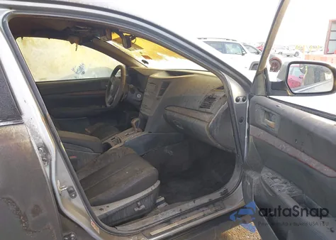 2011 Subaru Outback 2.5I Limited z USA, uszkodzony, nr VIN 4S4BRCJC8B3442854